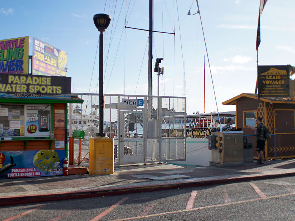 Gate: Pier E at Kewalo Basin Harbor